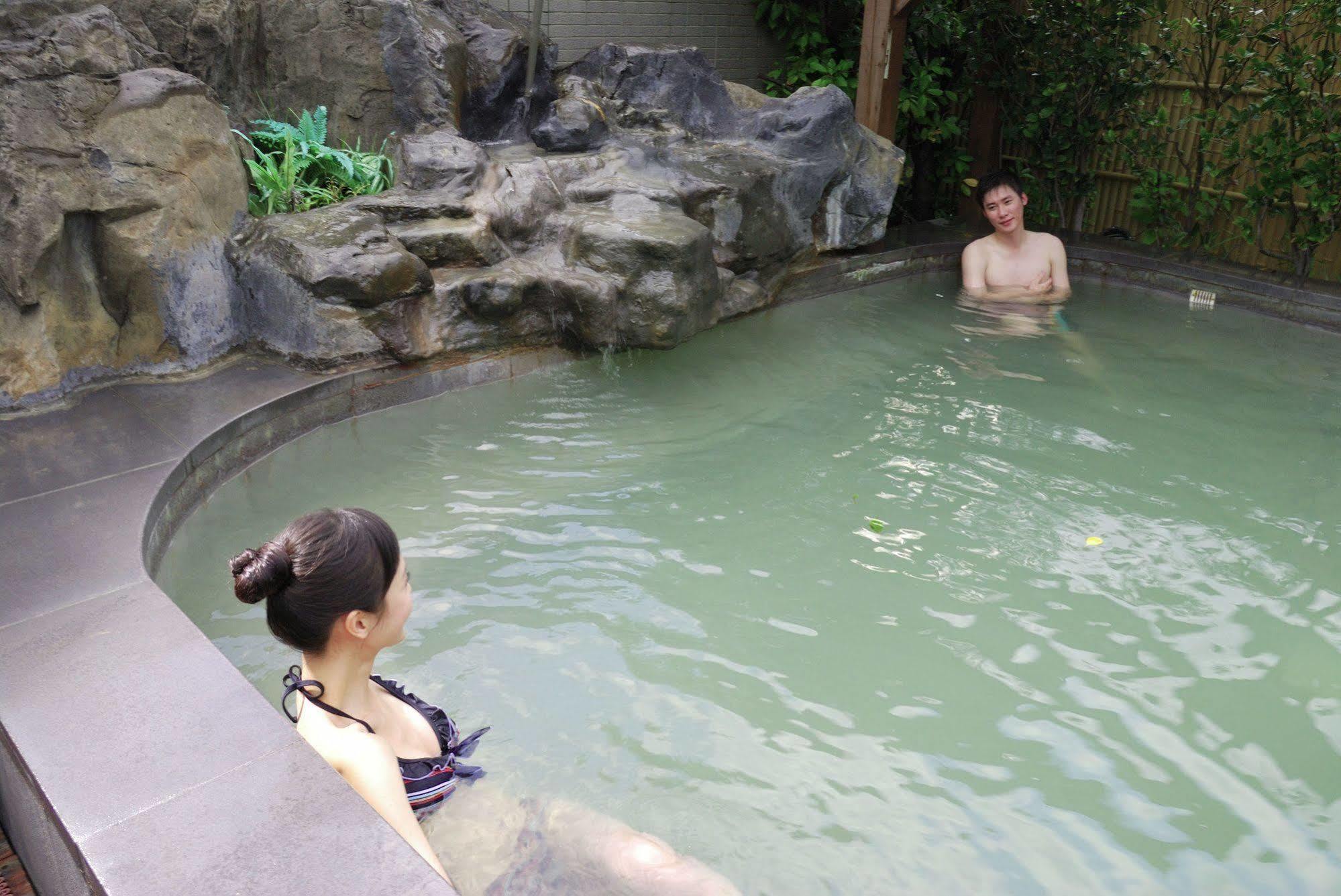 Spa Spring Resort Beitou Exteriör bild